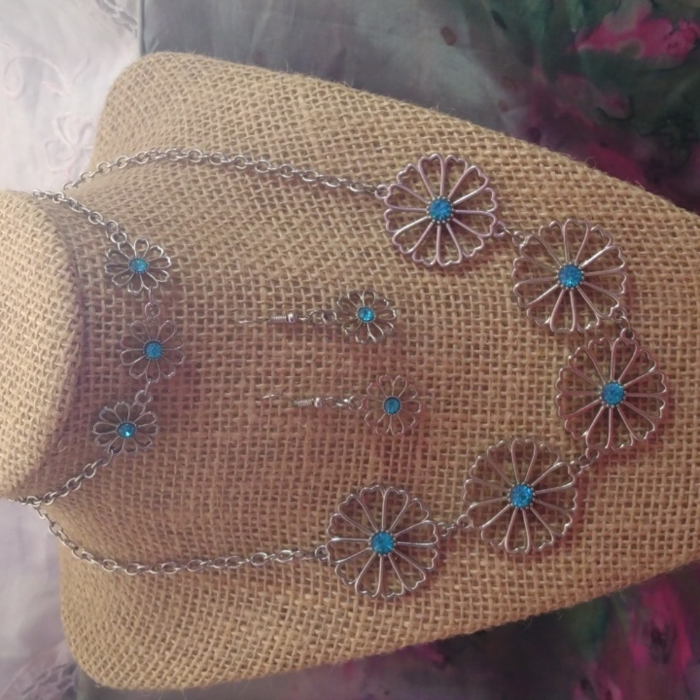 Necklace and bracelet set w/ earrings